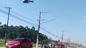 Motociclista &eacute; socorrido por helic&oacute;ptero ap&oacute;s acidente em Suzano
