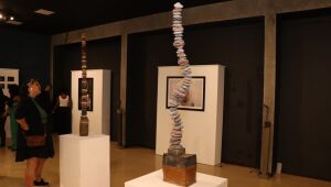 Centro Cultural Moriconi recebe mostra 'Cosmofiamento' at&eacute; o dia 29 de maio
