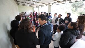 Prefeito acompanha distribuição de leite a entidade assistencial na região do Caulim