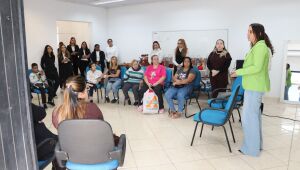 Parceria entre Fundo Social e projeto 'Espelho Meu' garante dia especial para m&atilde;es at&iacute;picas