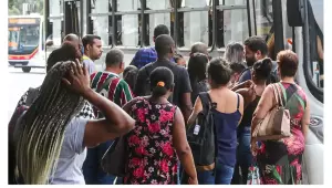 Desemprego mais longo cai 21,7% e é o menor já registrado pelo IBGE