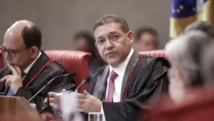 Nunes Marques vai relatar a&ccedil;&atilde;o de Bolsonaro para anular pena