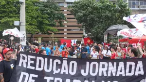 Parecer da 6x1 é adiado em meio à pressão para transição de 10 anos