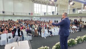 Saulo Souza garante aumento de 10% no vale-alimenta&ccedil;&atilde;o e reajuste salarial de 5% para servidores