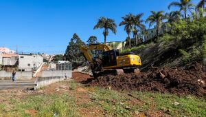 Prefeitura de Ferraz inicia obras de revitaliza&ccedil;&atilde;o da quadra poliesportiva do CDHU no Parque Dourado