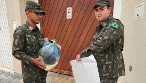 A&ccedil;&atilde;o porta a porta arrecada mais de 10 mil pe&ccedil;as para a Campanha do Agasalho