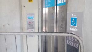 Idosos caem em escada rolante da esta&ccedil;&atilde;o de trens da CPTM de Suzano durante manuten&ccedil;&atilde;o