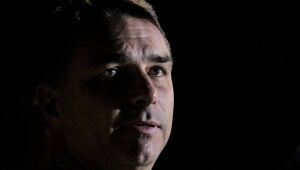 Flávio Bolsonaro pediu dinheiro de Vorcaro para filme sobre o pai