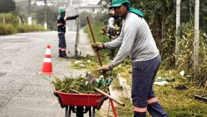 Opera&ccedil;&atilde;o integrada refor&ccedil;a combate ao descarte irregular no Jardim Santa Rosa