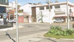 Idoso &eacute; atropelado ap&oacute;s colis&atilde;o entre carro e &ocirc;nibus em Mogi