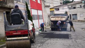 Prefeitura realiza opera&ccedil;&atilde;o tapa-buraco no Jardim Nossa Senhora do Caminho