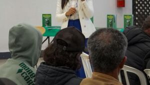 Clau Camargo lan&ccedil;a livro Vale Reciclar em Po&aacute; e re&uacute;ne cerca de 300 pessoas em evento com lideran&ccedil;as 