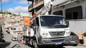 Serviços Urbanos reforçam iluminação pública e realizam operação tapa-buraco em Ferraz