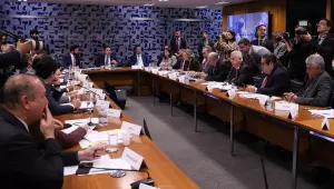 C&acirc;mara: governo retira urg&ecirc;ncia do fim da escala 6x1 e destrava pauta
