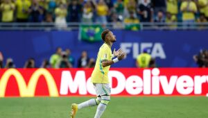 Neymar se torna segundo jogador a vestir a camisa 10 do Brasil em 4 Copas