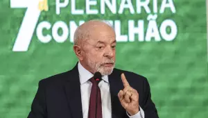 Governo estuda devolu&ccedil;&atilde;o de celular roubado nos Correios, diz Lula