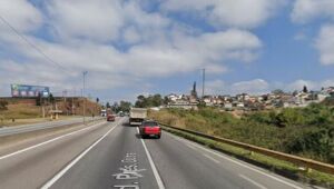 Acidente entre dois &ocirc;nibus deixa faixa da Dutra temporariamente interditada