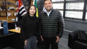 Prefeito recebe jovem criadora de conte&uacute;do que vai cobrir a Copa do Mundo