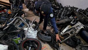 Operação conjunta da Polícia Civil e GCM localiza galpões; suspeito é preso em Itaquá