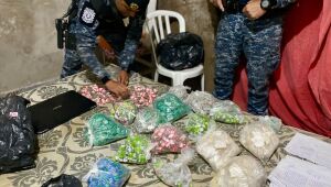 GCM de Itaqu&aacute; prende suspeito por tr&aacute;fico e apreende mais de 4,7 mil por&ccedil;&otilde;es de drogas