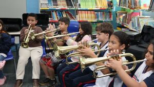 Projeto musical oferece novos aprendizados às crianças da rede suzanense de ensino
