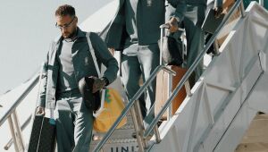 Seleção brasileira desembarca nos EUA e faz primeiro treino à tarde