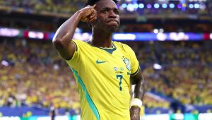 Brasil vence a Esc&oacute;cia por 3 a 0 e se classifica em 1&ordm; no Grupo C