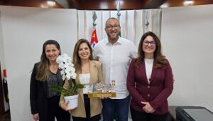 Saulo Souza homenageia promotora Letícia Pavani em despedida de Poá