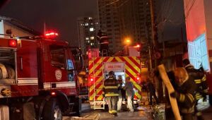 Estabelecimento comercial pega fogo em Mogi