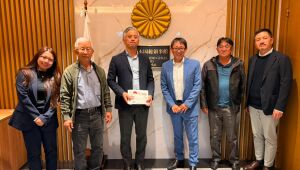 Presidente da C&acirc;mara entrega convite para sess&atilde;o solene da Imigra&ccedil;&atilde;o Japonesa
