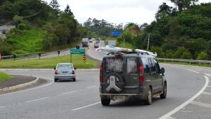 V&eacute;spera de Corpus Christi tem fluxo normal de ve&iacute;culos na Mogi-Bertioga