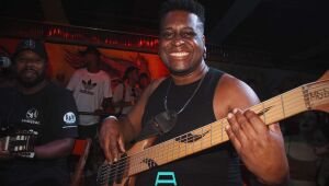 Grupo Samba-rock lan&ccedil;a hino para a Copa do Mundo