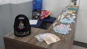 Homem &eacute; preso com quase 1 kg de drogas em Mogi