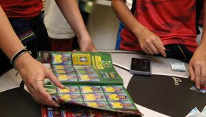&Aacute;lbum de figurinhas: febre no Brasil desde 1950, colecionar une gera&ccedil;&otilde;es
