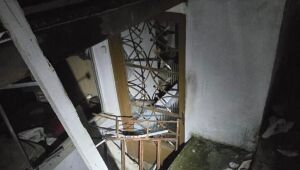 Explosão causada por possível vazamento de gás derruba duas casas em Suzano