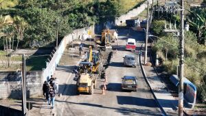 Serviços na rua Guilherme Garijo avançam com troca de solo e reforma de guias e sarjetas