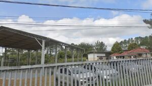 Homem invade escola estadual Am&eacute;rico Sugai; em Mogi; bot&atilde;o do p&acirc;nico &eacute; acionado