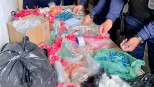 GCM de Itaqu&aacute; desarticula casa-bomba e apreende 2,8 mil por&ccedil;&otilde;es de drogas no Jardim Odete