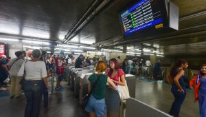 Metr&ocirc;, CPTM, Poupatempo e Bom Prato t&ecirc;m opera&ccedil;&atilde;o especial por causa do jogo do Brasil nesta segunda