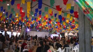 Festa Julina em Ferraz faz sucesso com shows de artistas locais e muita comida típica