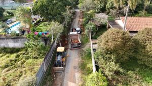 Prefeito vistoria obras de pavimentação no Parque Alvorada