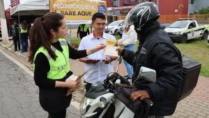 Transporte realiza 'Pit Stop Educativo' com orienta&ccedil;&otilde;es a 130 motociclistas