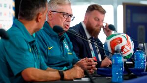 Ancelotti dá pista de Martinelli para vaga de Paquetá contra Noruega