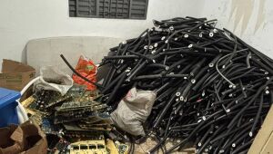8 pessoas são presas em ferro velho de Ferraz com quase 4 toneladas de fios de cobre