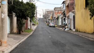Rua Valter Miranda Bittencourt recebe novo asfalto na Vila Margarida em Ferraz