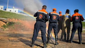 Defesa Civil de Arujá realiza simulação de incêndio para testar equipamentos e capacitar agentes