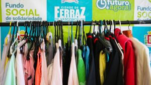 Fundo Social de Solidariedade realiza 1&ordf; edi&ccedil;&atilde;o do Projeto Cabide Solid&aacute;rio em Ferraz