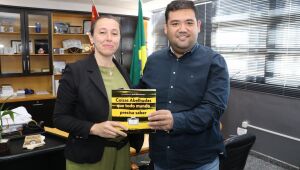 Prefeito recebe especialista em abelhas para debater capacita&ccedil;&atilde;o e registro de apicultores
