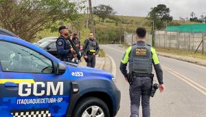 Opera&ccedil;&atilde;o conjunta da GCM e PM Rodovi&aacute;ria combate extors&atilde;o de motoristas em Itaqu&aacute;