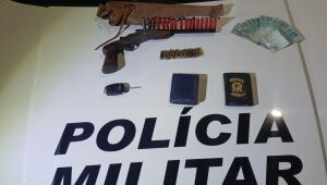 Homem é preso com espingarda, munições e mais de R$ 1 mil em Suzano